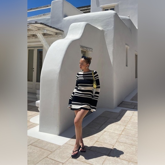 NWOT European Black and White Striped Long Sleeve Open Back Dress Size Medium - Picture 7 of 9